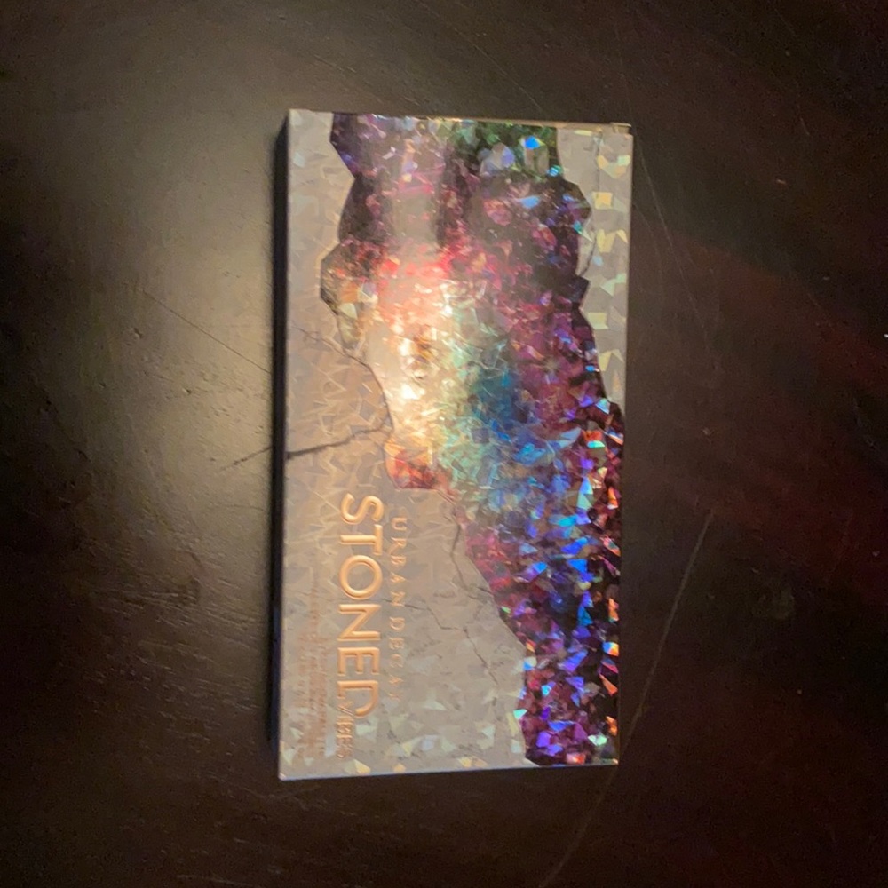 Urban decay stone vibes eyeshadow palette